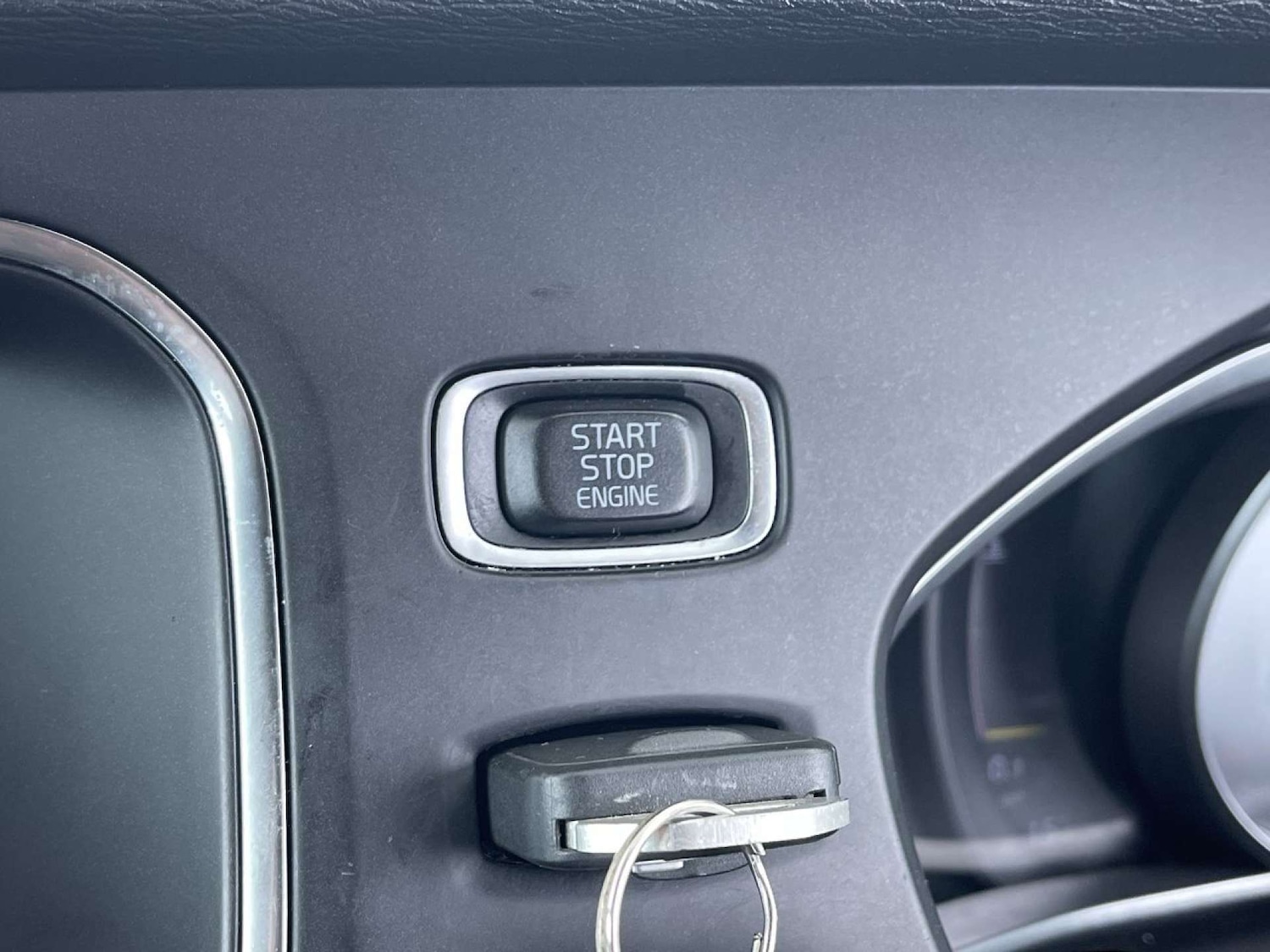 Used Volvo V40 2017 for sale - 76544310: Photo 45