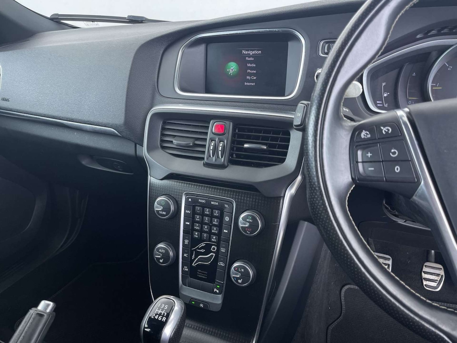 Used Volvo V40 2017 for sale - 76544310: Photo 46