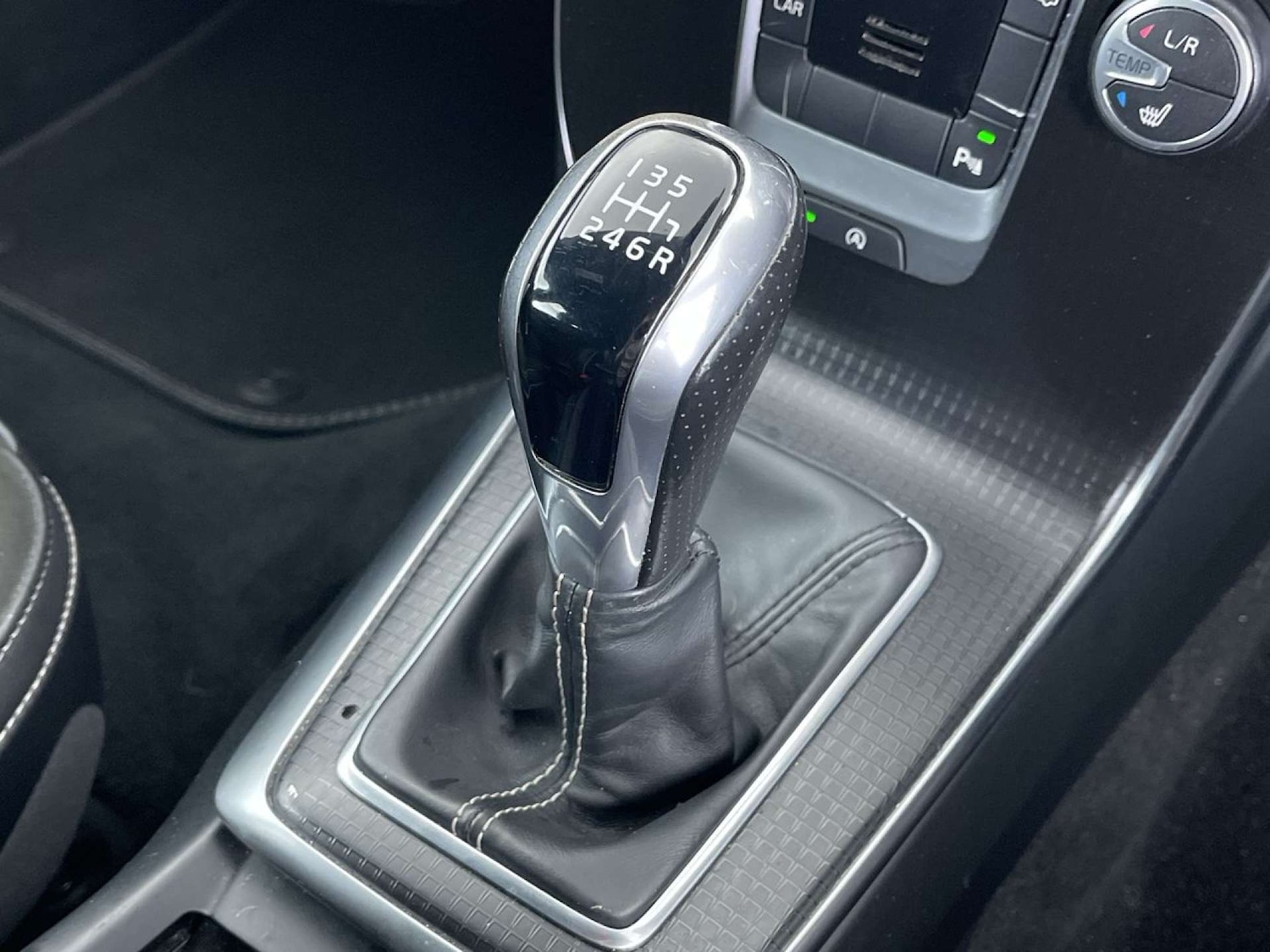 Used Volvo V40 2017 for sale - 76544310: Photo 47