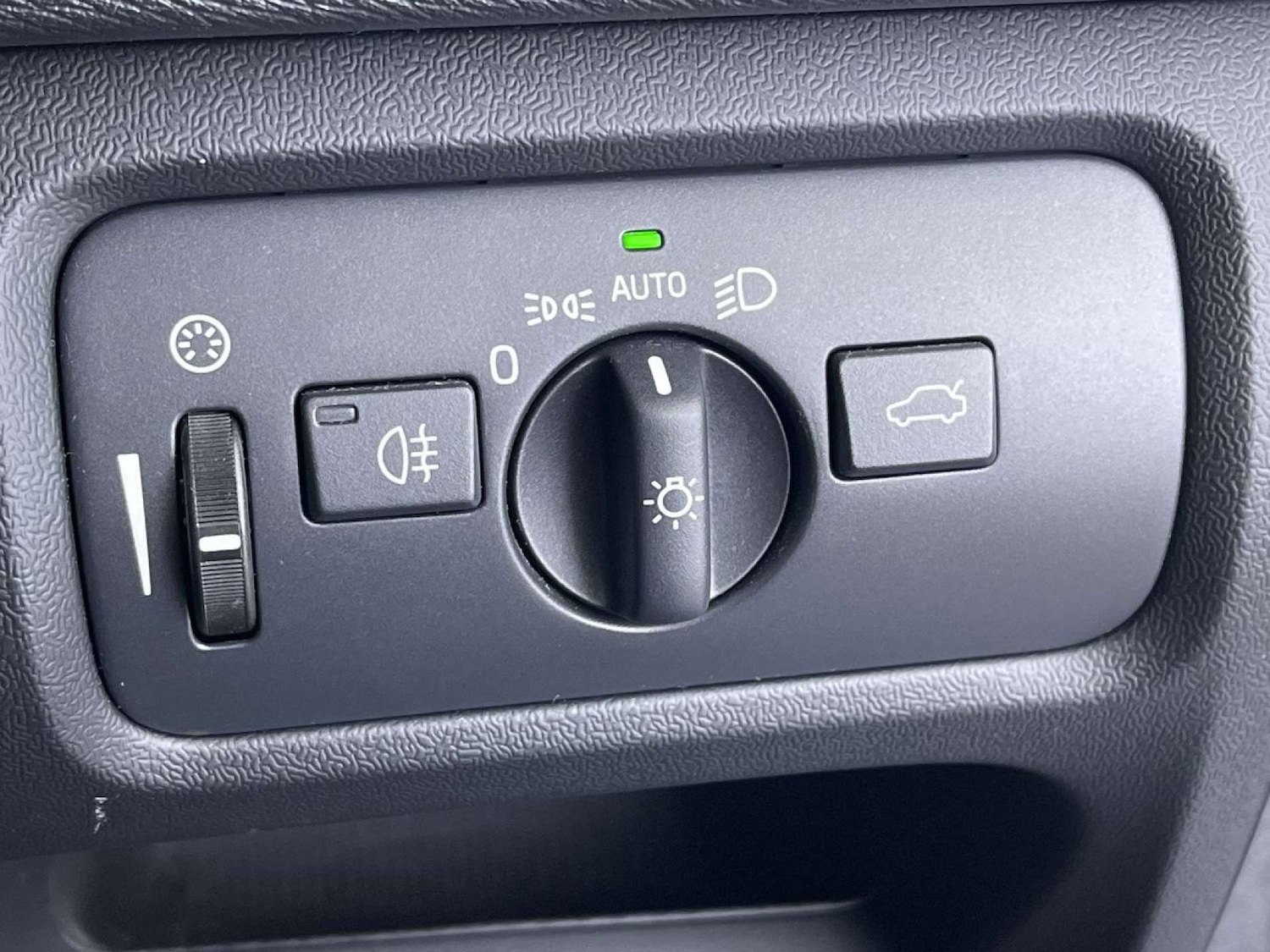 Used Volvo V40 2017 for sale - 76544310: Photo 49