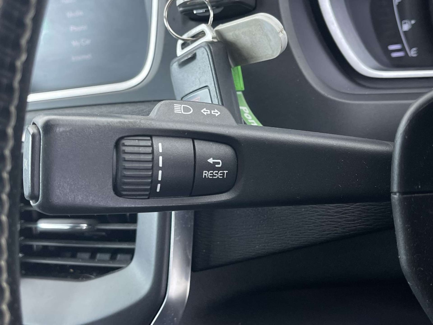 Used Volvo V40 2017 for sale - 76544310: Photo 53