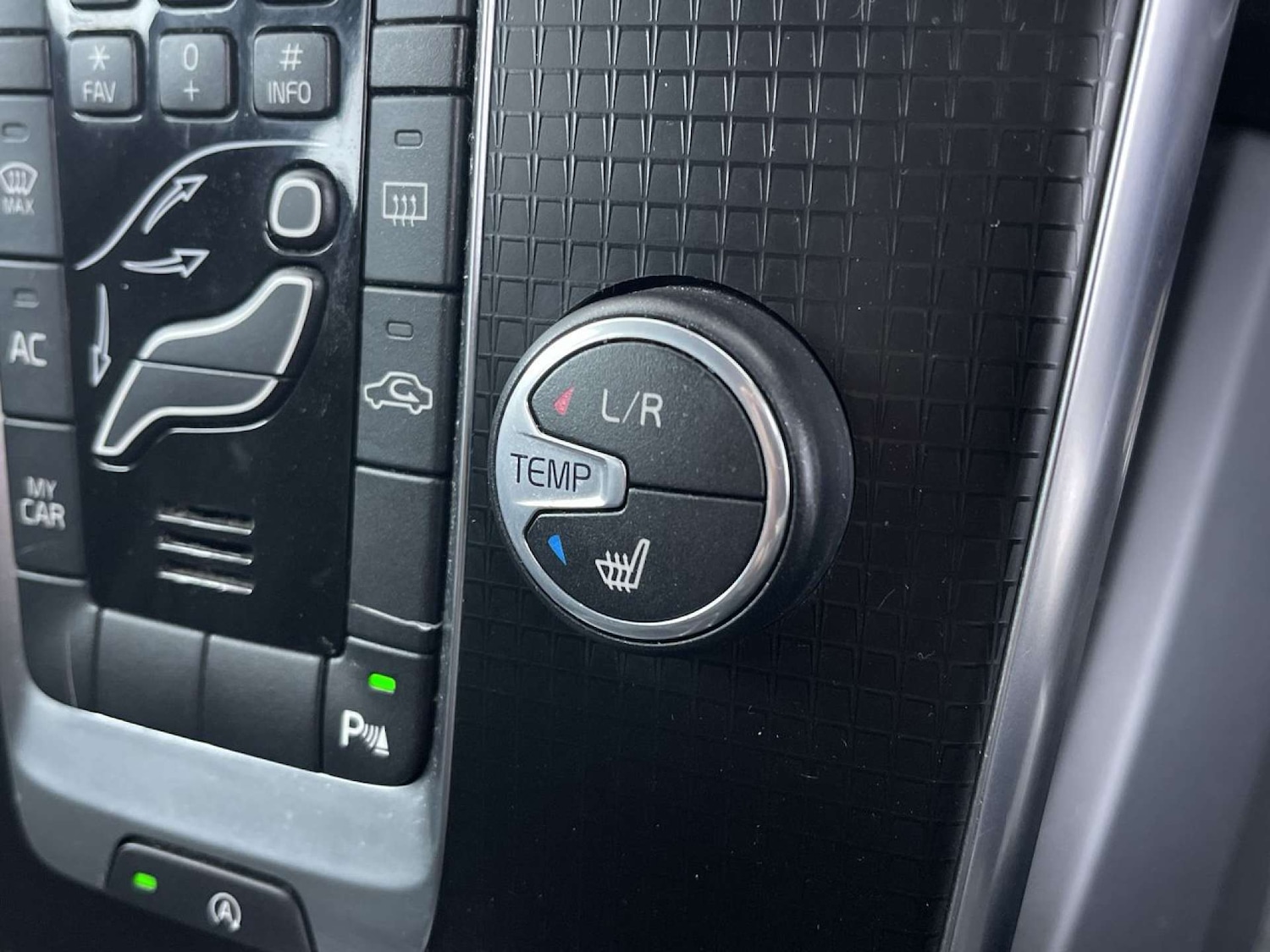 Used Volvo V40 2017 for sale - 76544310: Photo 55