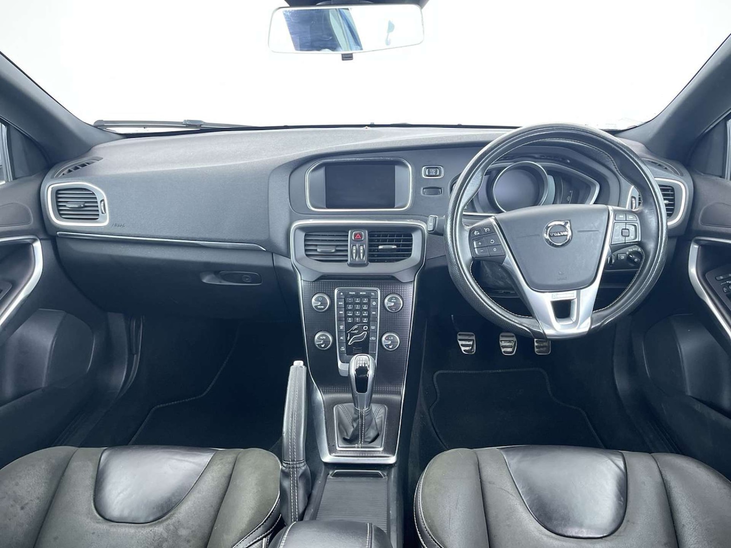 Used Volvo V40 2017 for sale - 76544310: Photo 8