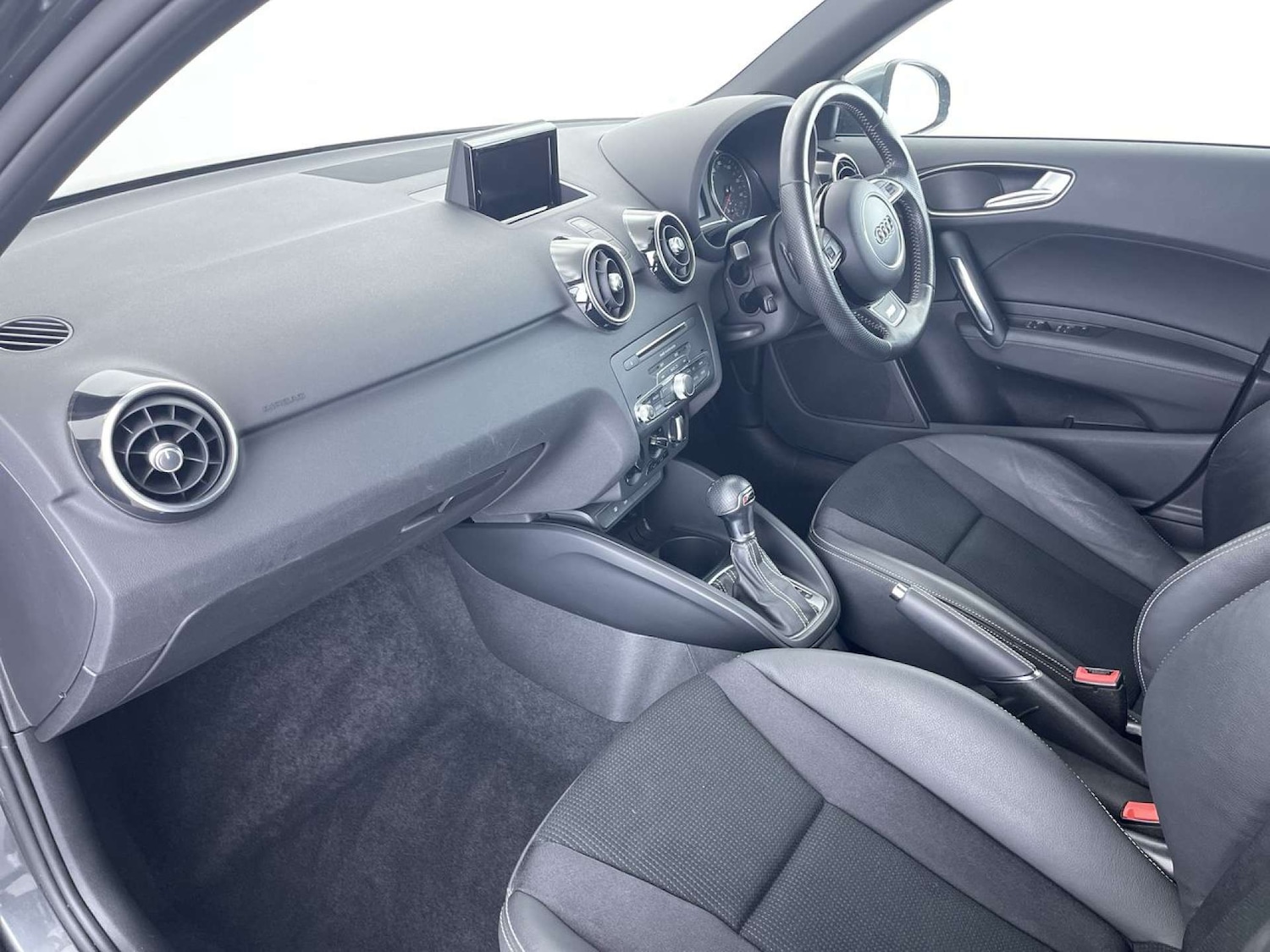 Used Audi A1 2015 for sale - 77236261: Photo 32