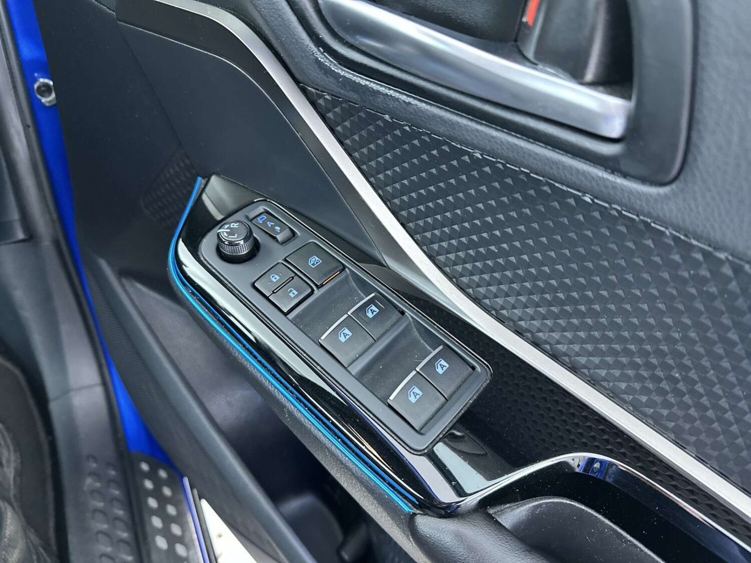 Used Toyota C-HR 2018 for sale - 77406151: Photo 51