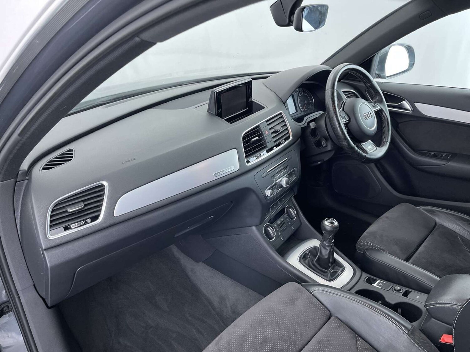 Used Audi Q3 2015 for sale - 77643198: Photo 32