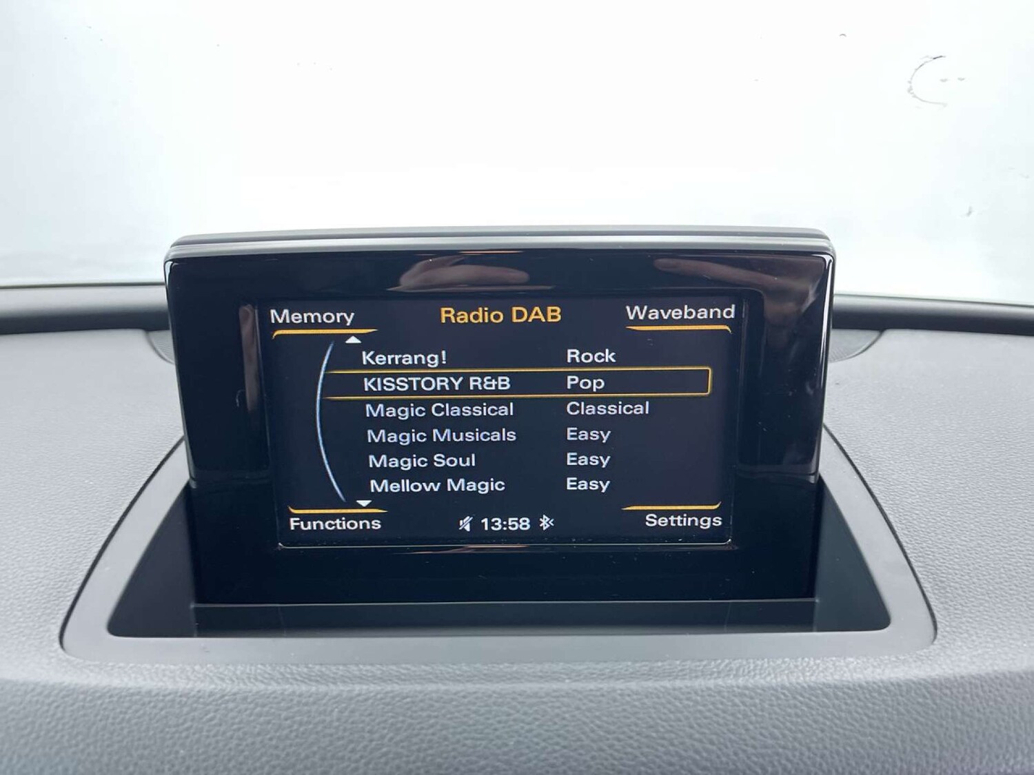 Used Audi Q3 2015 for sale - 77643198: Photo 41