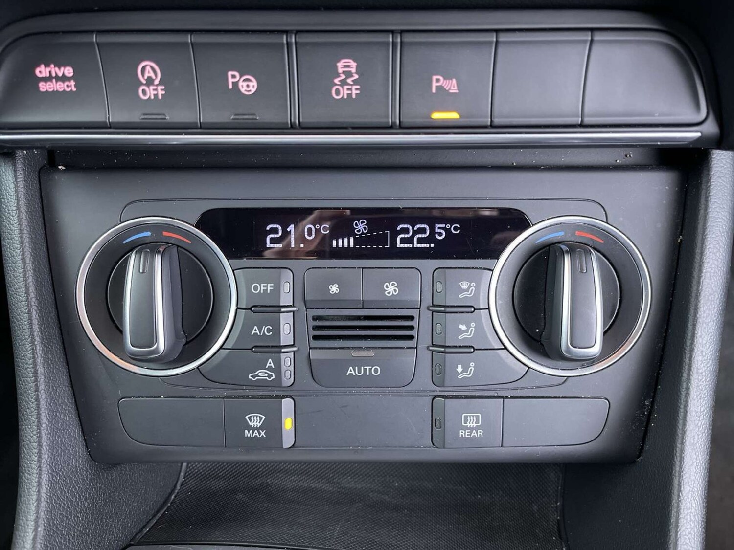 Used Audi Q3 2015 for sale - 77643198: Photo 45