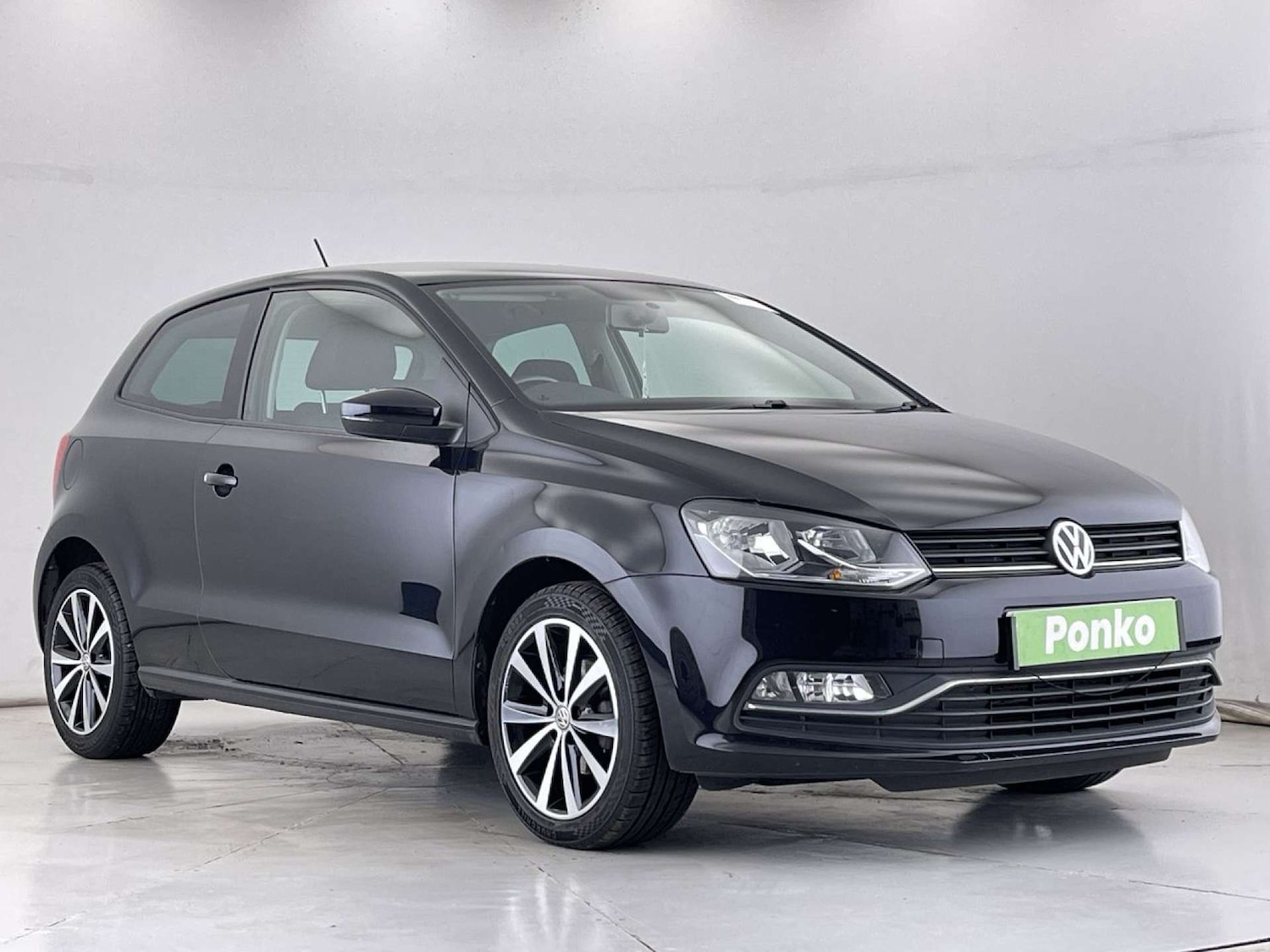 Used Volkswagen Polo 2015 for sale - 76542277: Photo 1