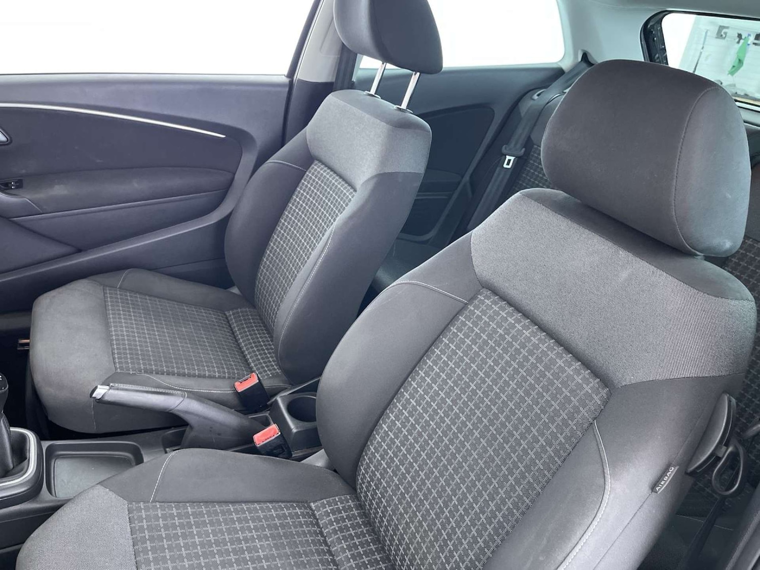 Used Volkswagen Polo 2015 for sale - 76542277: Photo 29