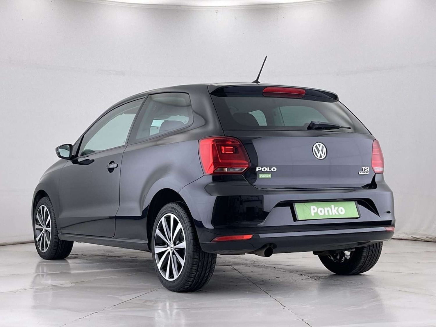 Used Volkswagen Polo 2015 for sale - 76542277: Photo 3