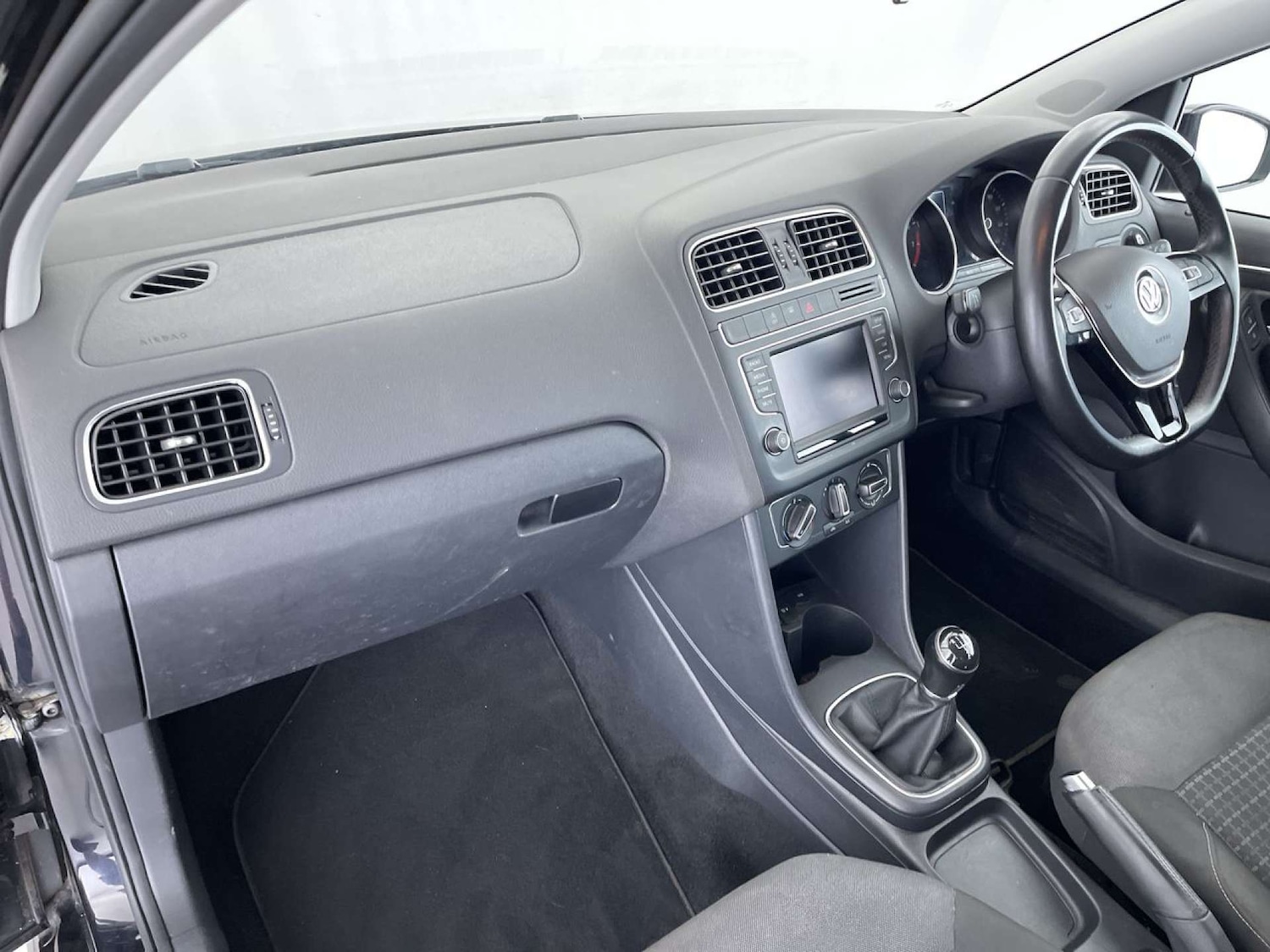 Used Volkswagen Polo 2015 for sale - 76542277: Photo 30