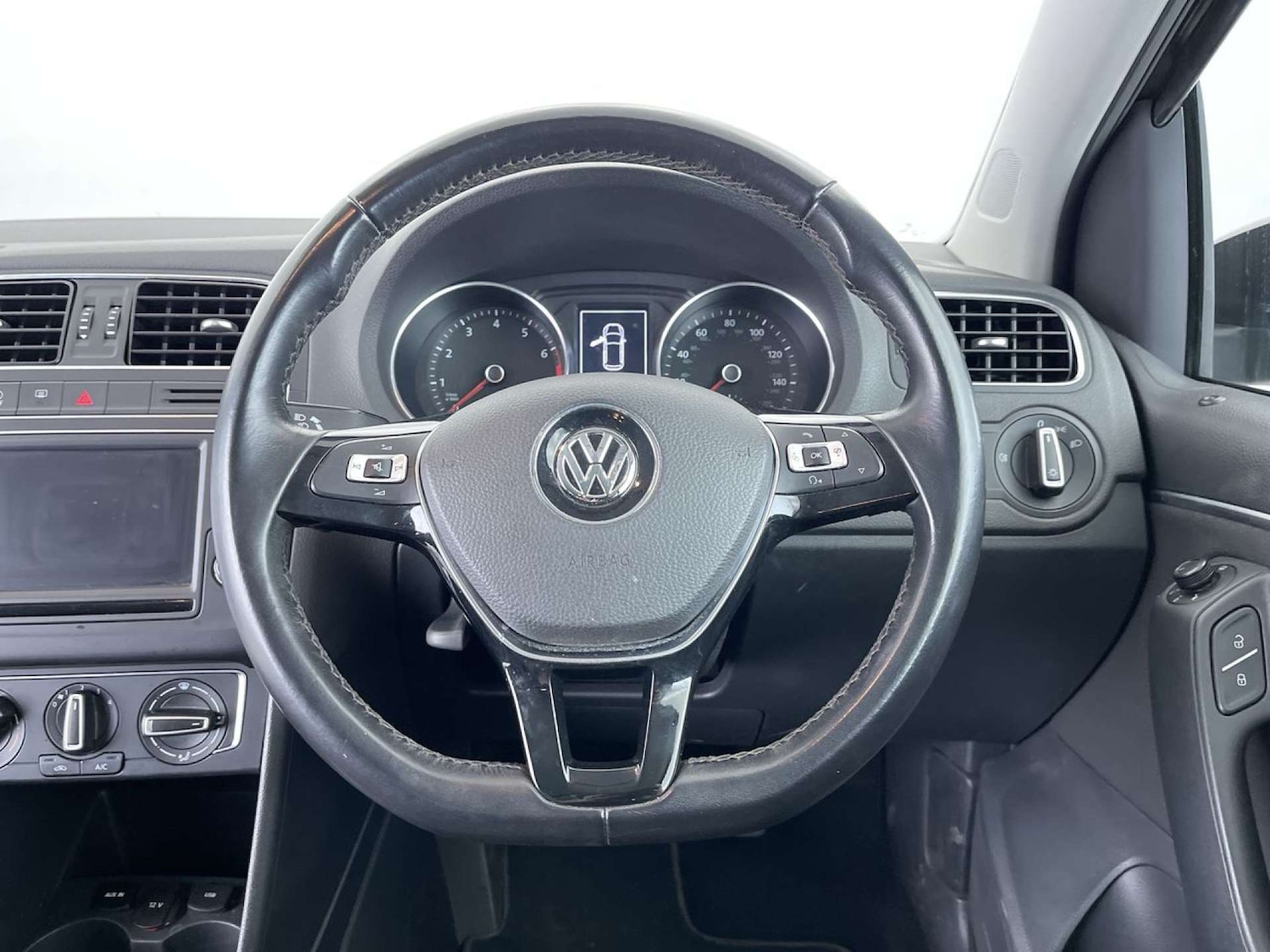 Used Volkswagen Polo 2015 for sale - 76542277: Photo 34