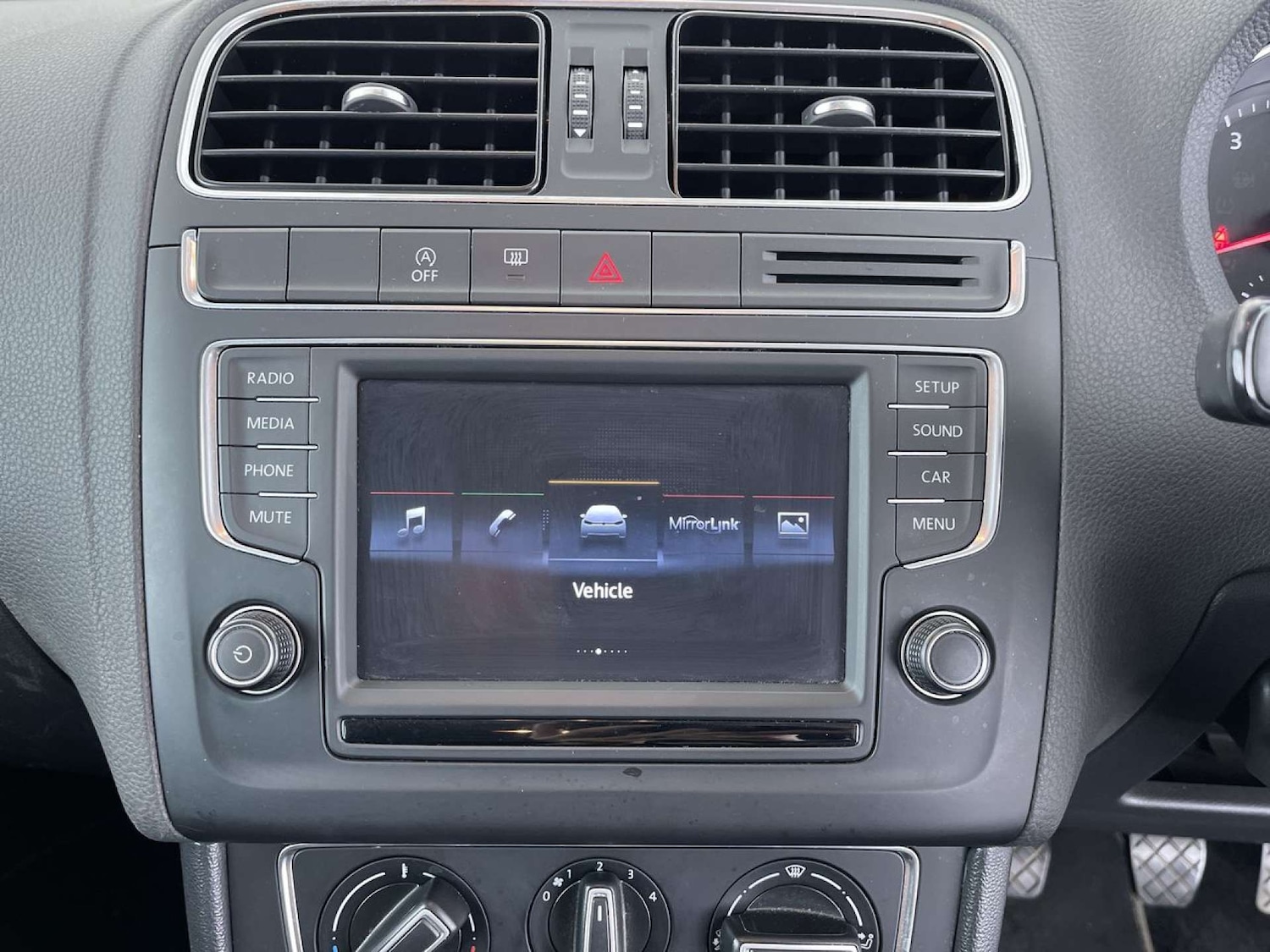 Used Volkswagen Polo 2015 for sale - 76542277: Photo 38