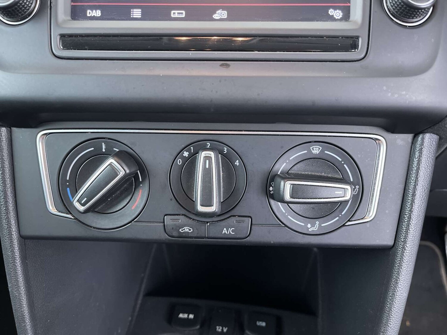 Used Volkswagen Polo 2015 for sale - 76542277: Photo 41