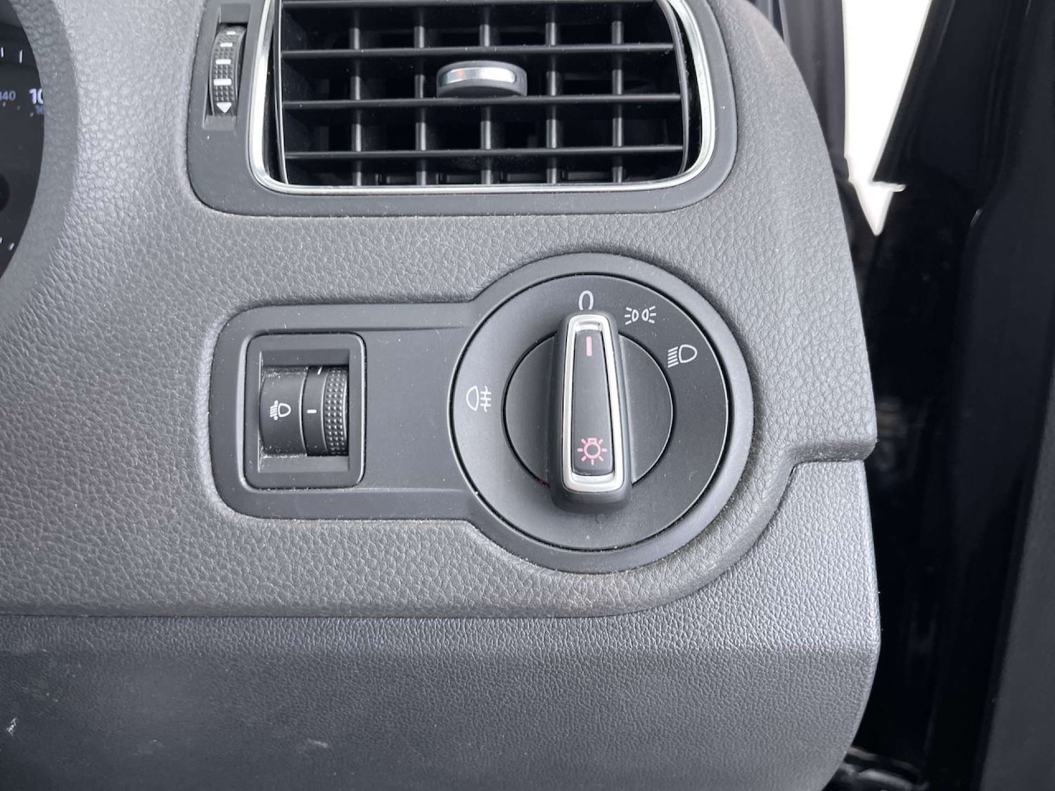 Used Volkswagen Polo 2015 for sale - 76542277: Photo 46