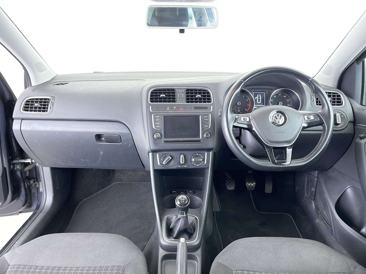 Used Volkswagen Polo 2015 for sale - 76542277: Photo 8