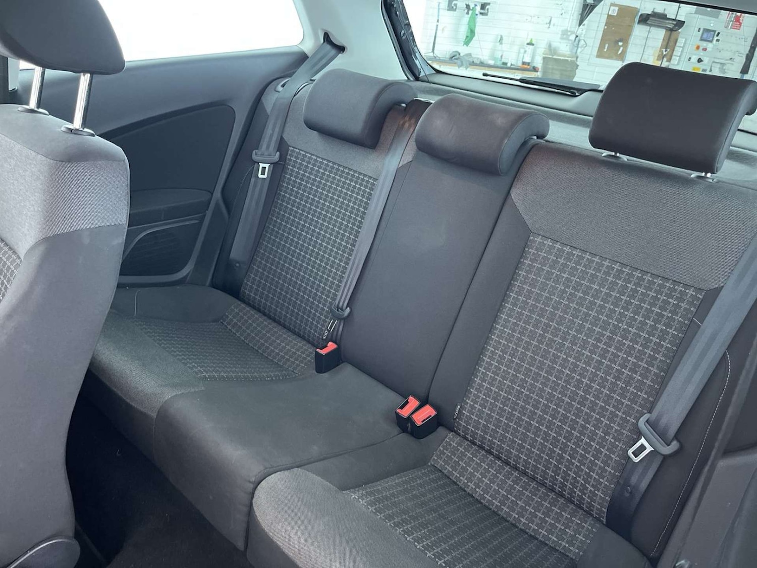 Used Volkswagen Polo 2015 for sale - 76542277: Photo 9