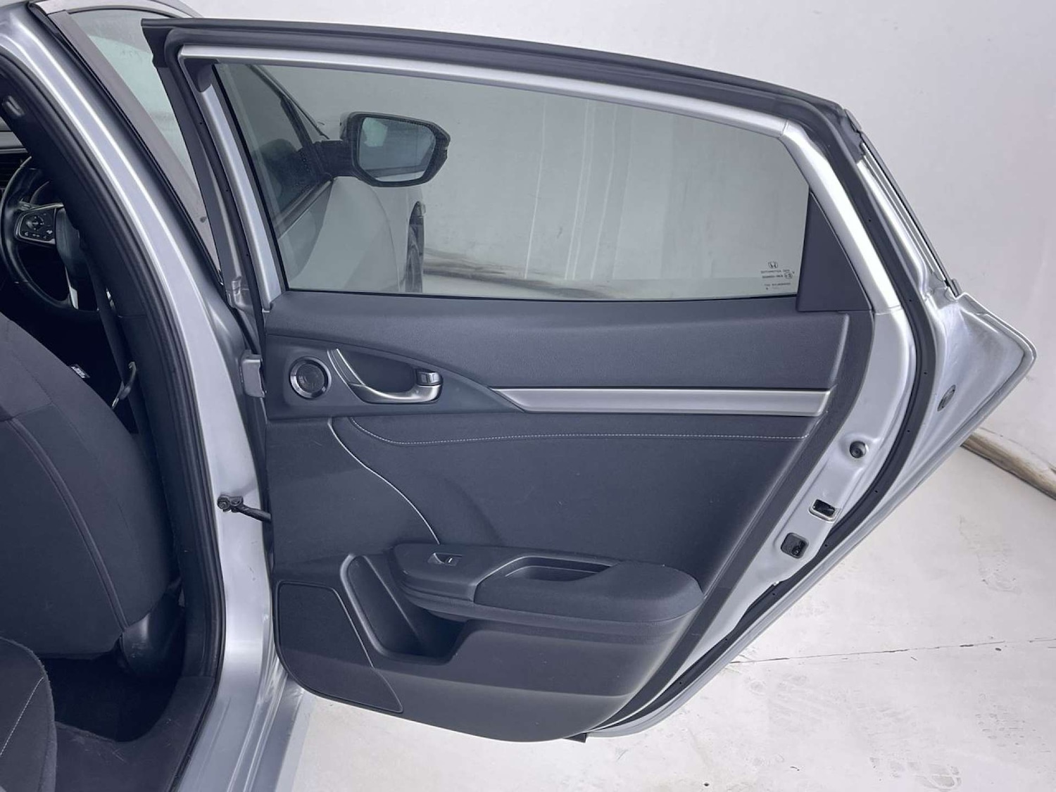 Used Honda Civic 2018 for sale - 76919205: Photo 30