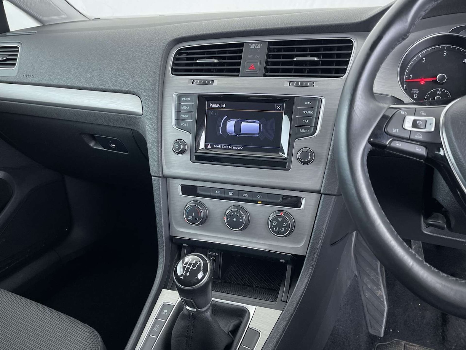 Used Volkswagen Golf 2015 for sale - 76280370: Photo 42
