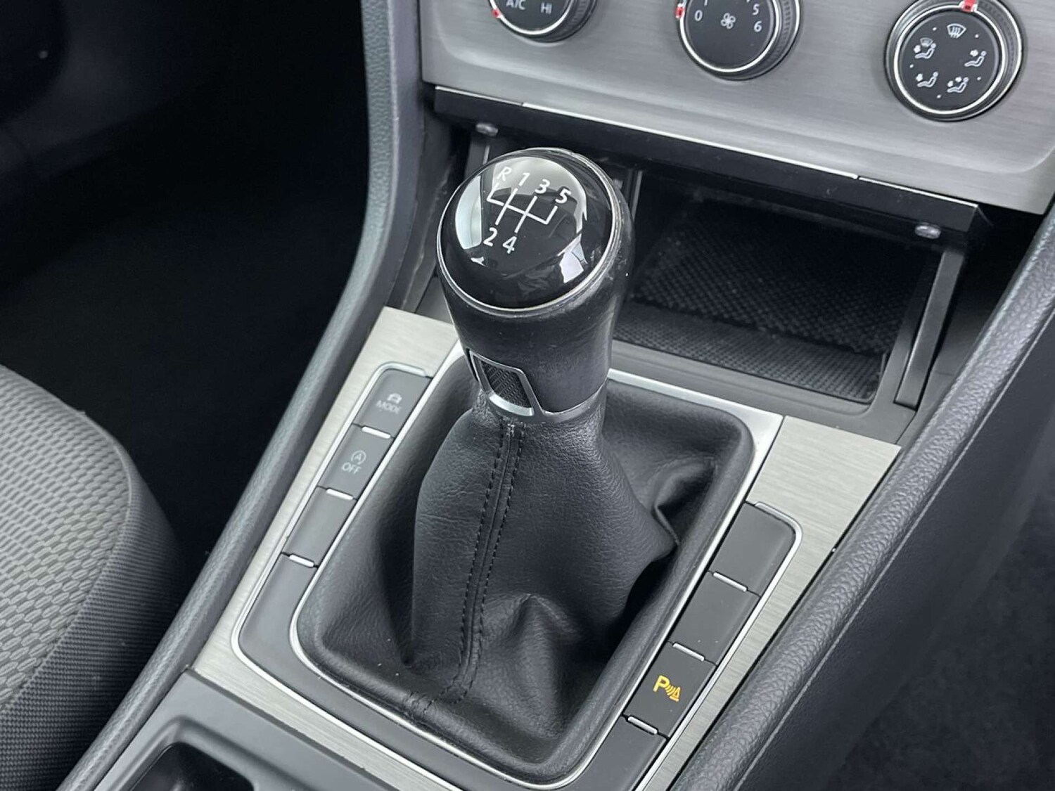 Used Volkswagen Golf 2015 for sale - 76280370: Photo 44