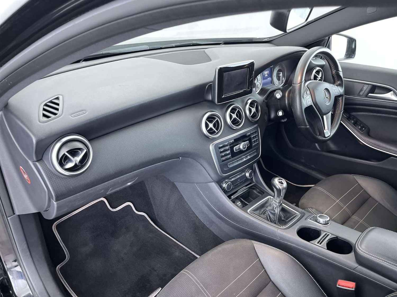 Used Mercedes-Benz A-Class 2015 for sale - 76333109: Photo 32