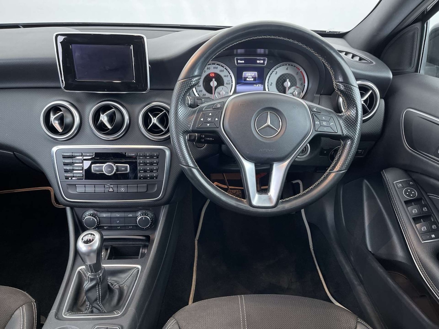 Used Mercedes-Benz A-Class 2015 for sale - 76333109: Photo 35