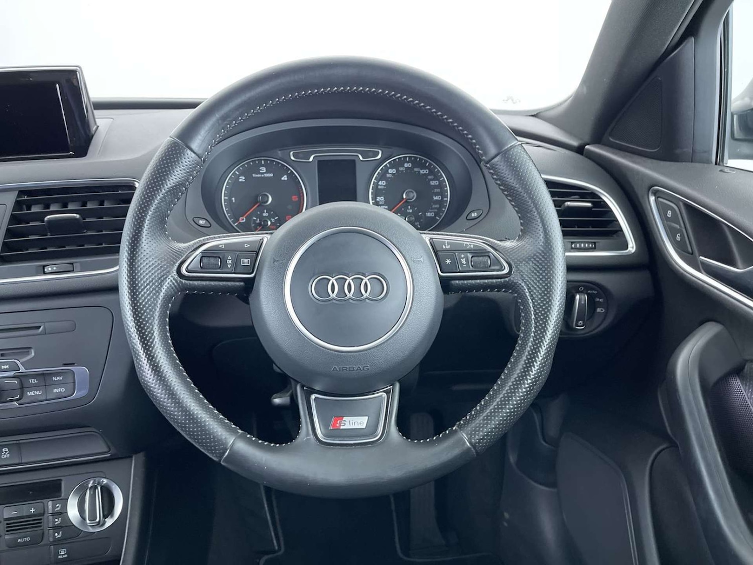 Used Audi Q3 2013 for sale - 76625869: Photo 35