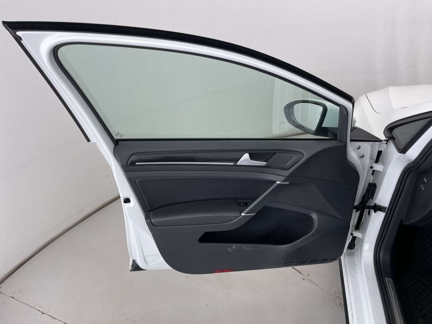 Used Volkswagen Golf 2016 for sale - 76829875: Photo 27