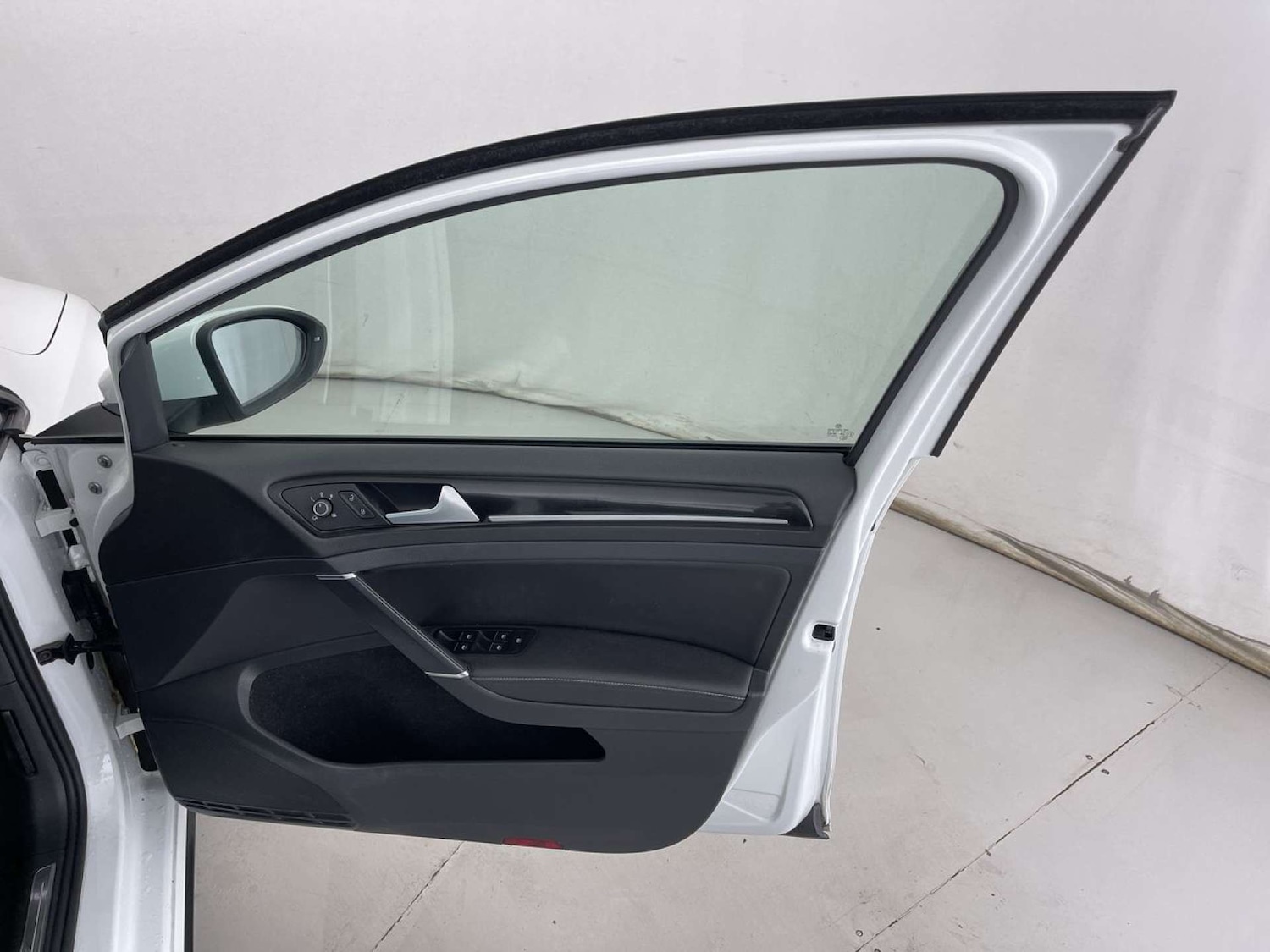 Used Volkswagen Golf 2016 for sale - 76829875: Photo 29