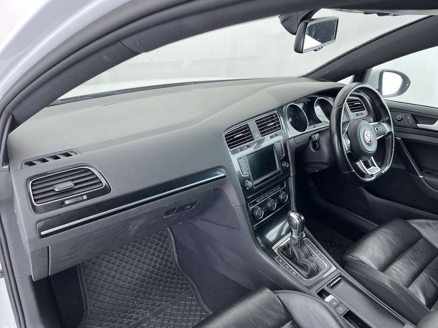 Used Volkswagen Golf 2016 for sale - 76829875: Photo 32