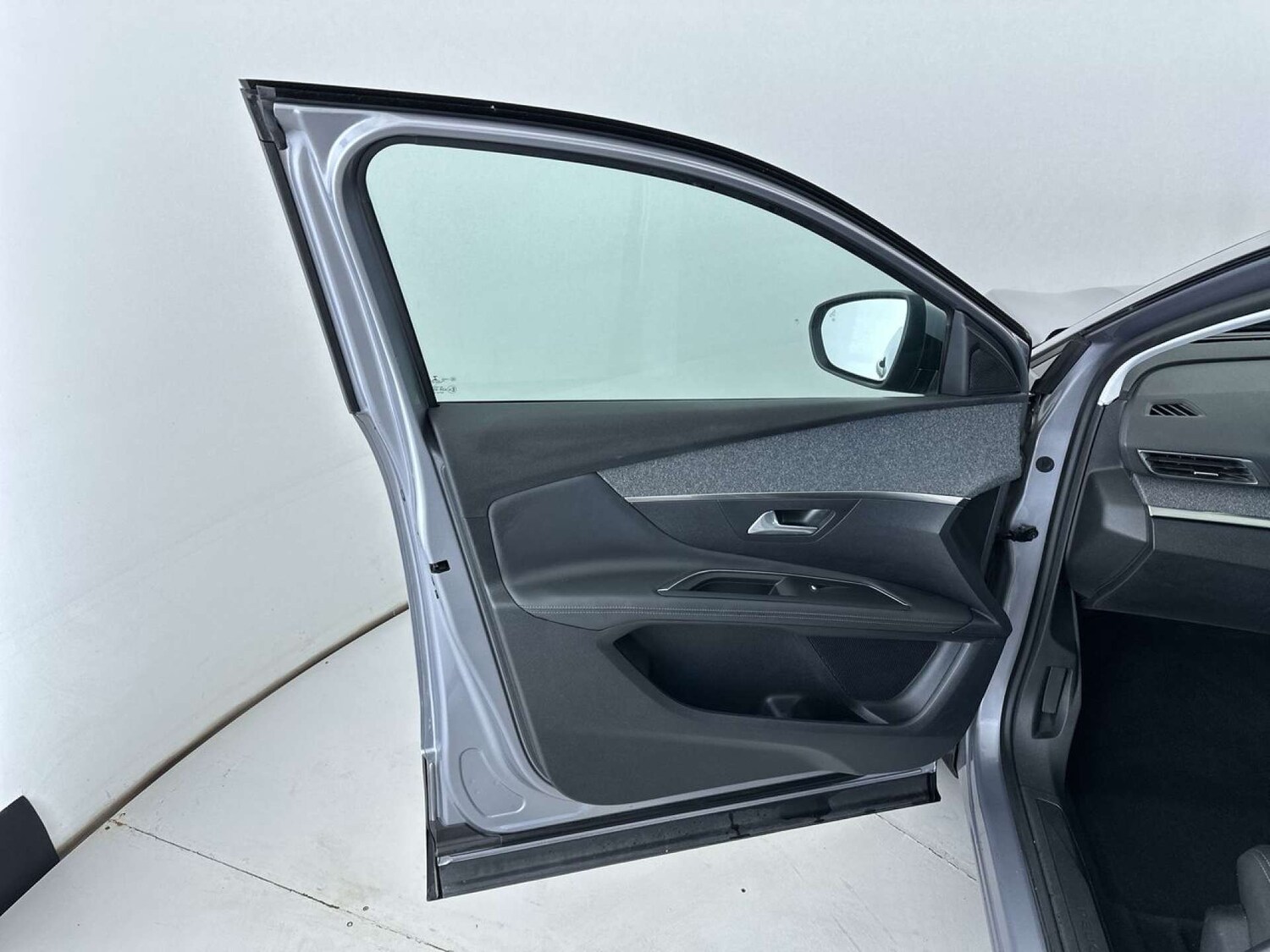 Used Peugeot 3008 2017 for sale - 77469835: Photo 27