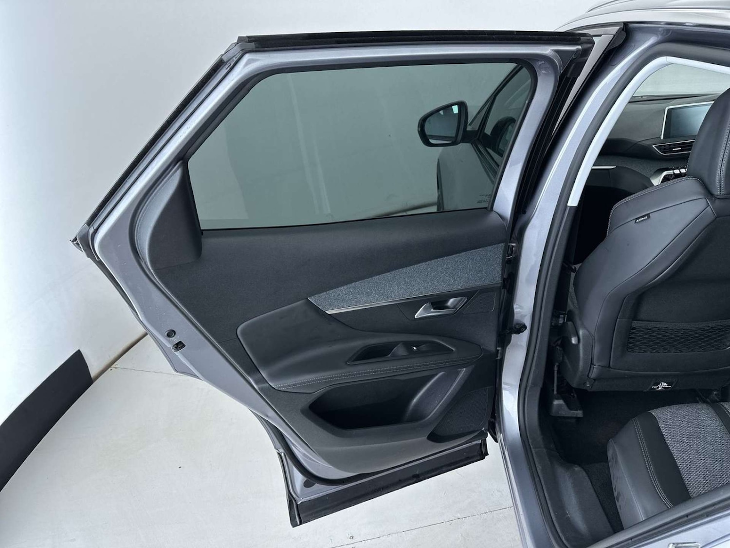 Used Peugeot 3008 2017 for sale - 77469835: Photo 28