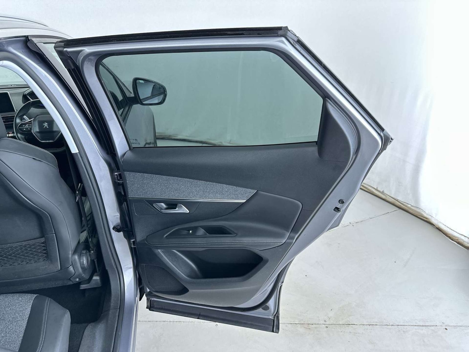 Used Peugeot 3008 2017 for sale - 77469835: Photo 30