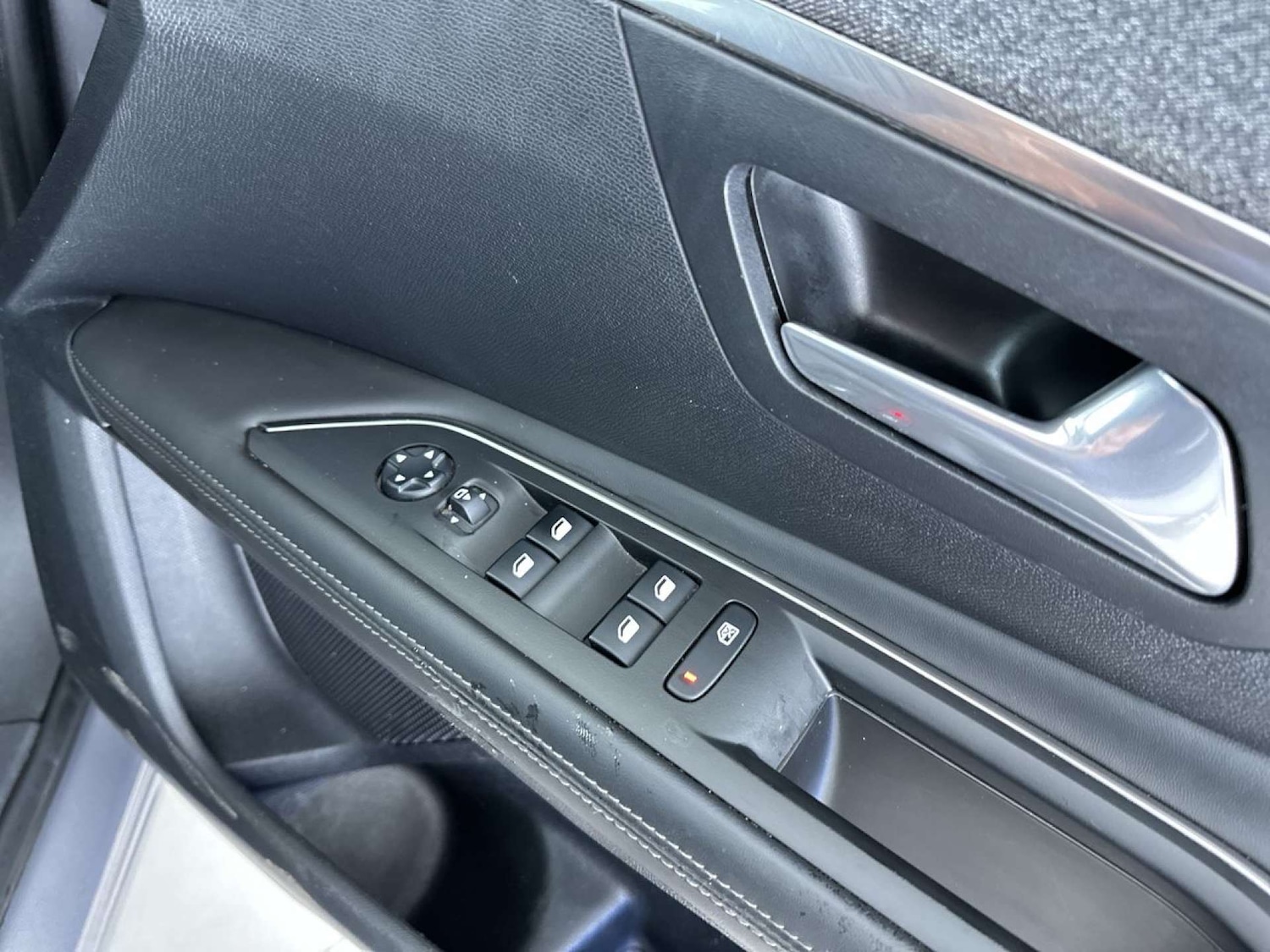 Used Peugeot 3008 2017 for sale - 77469835: Photo 52