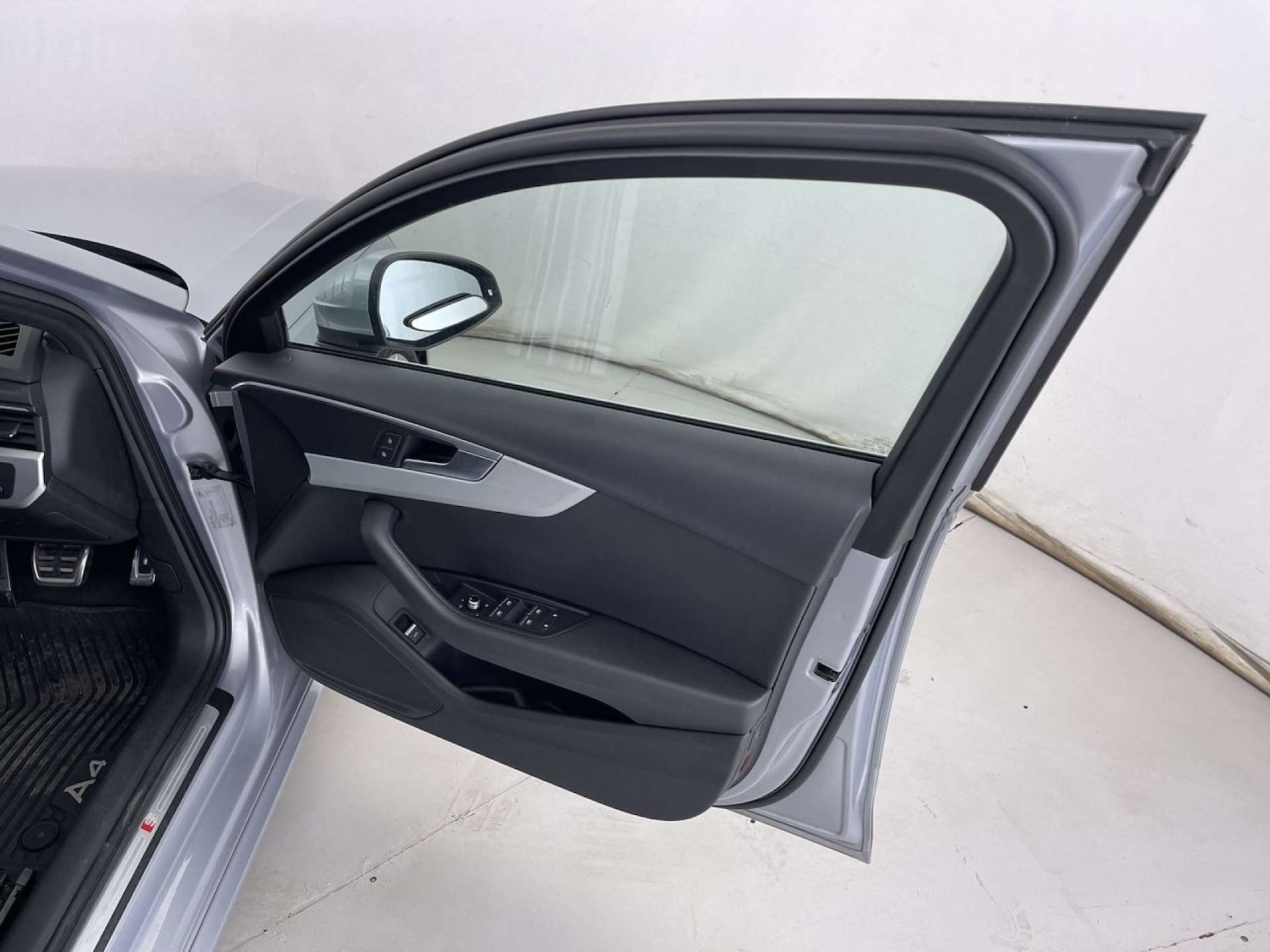 Used Audi A4 2017 for sale - 76493589: Photo 29