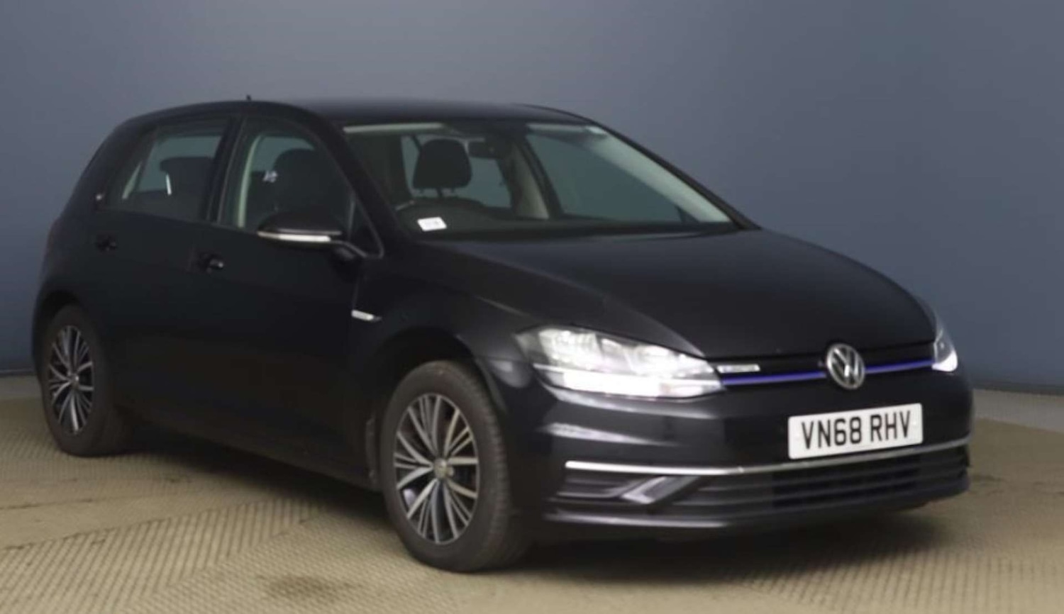 Used Volkswagen Golf 2018 for sale - 76602142: Photo 1