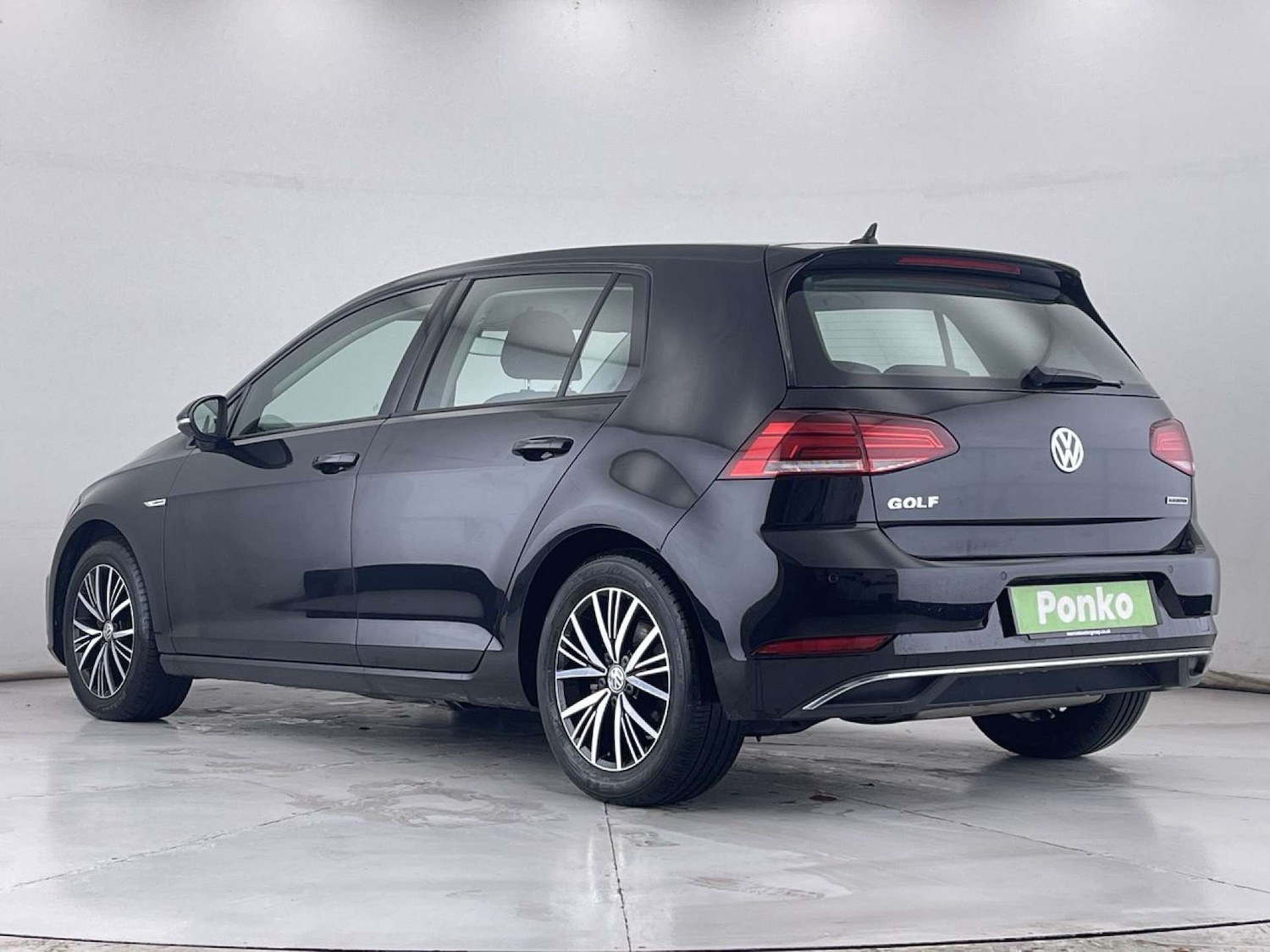 Used Volkswagen Golf 2018 for sale - 76602142: Photo 3