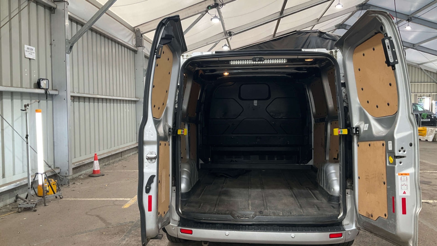 Used Ford Transit Custom 2015 for sale - 76625855: Photo 7