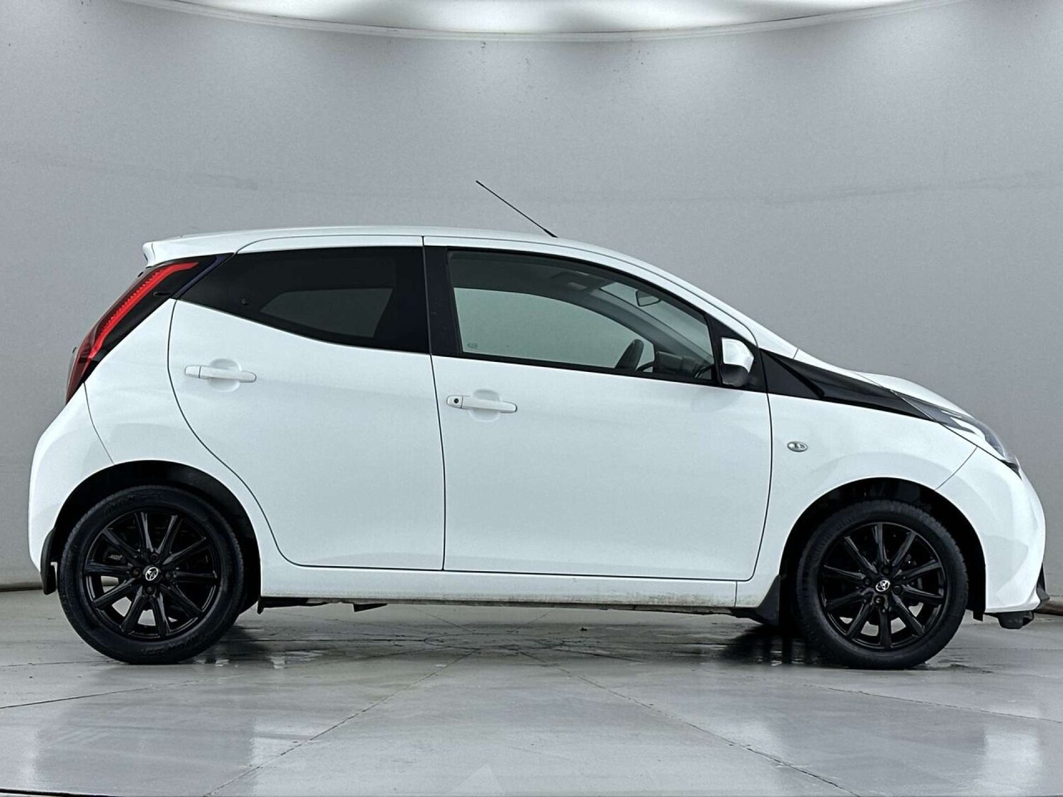 Used Toyota AYGO 2018 for sale - 77469836: Photo 15