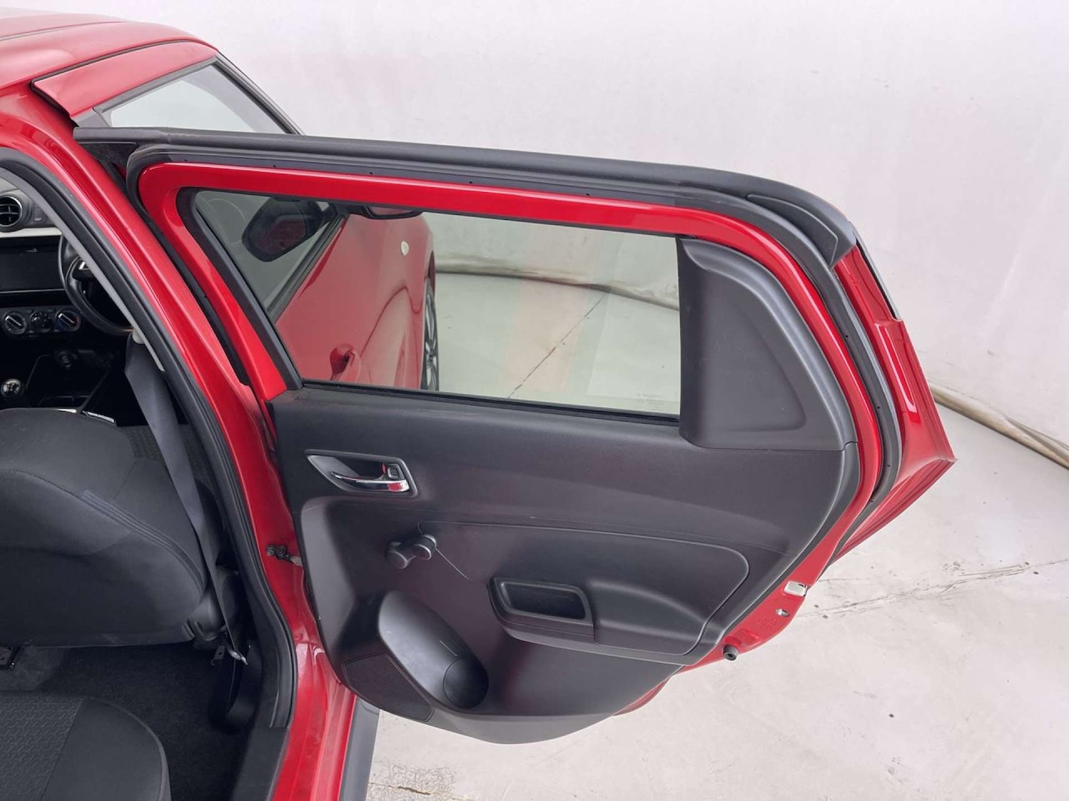 Used Suzuki Swift 2019 for sale - 76919159: Photo 30