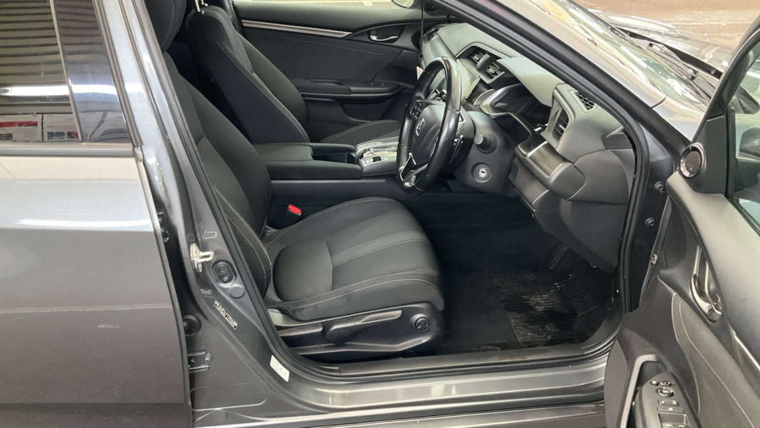 Used Honda Civic 2018 for sale - 77276730: Photo 9