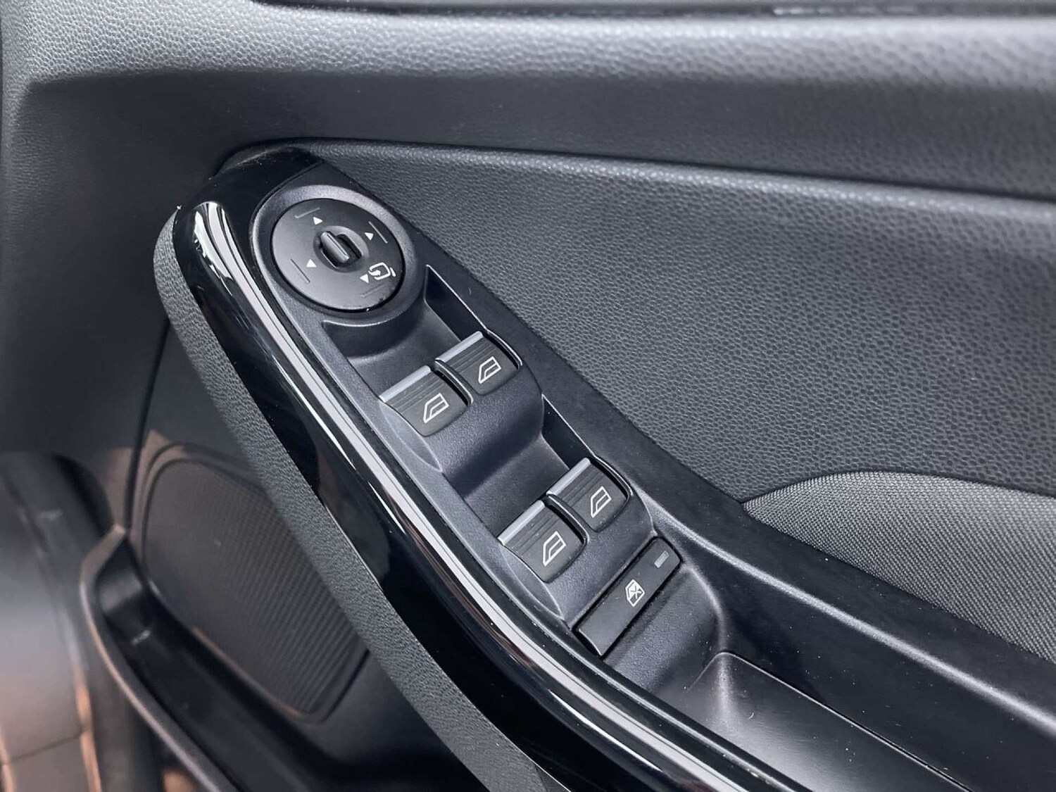 Used Ford Fiesta 2017 for sale - 78111261: Photo 52