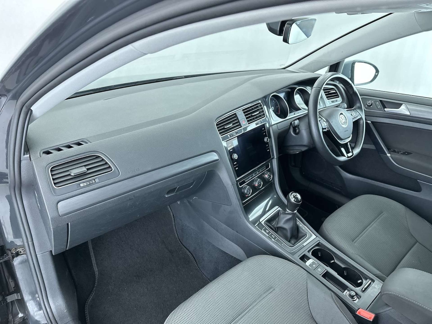 Used Volkswagen Golf 2017 for sale - 77542717: Photo 32