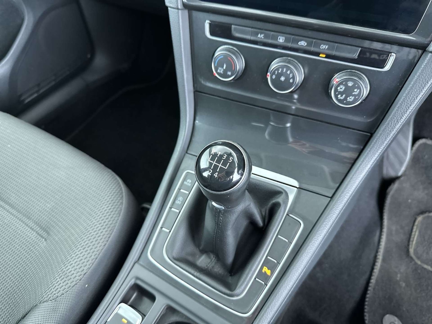 Used Volkswagen Golf 2017 for sale - 77542717: Photo 48