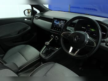 Used Renault Clio 2024 for sale - 79699920: Photo