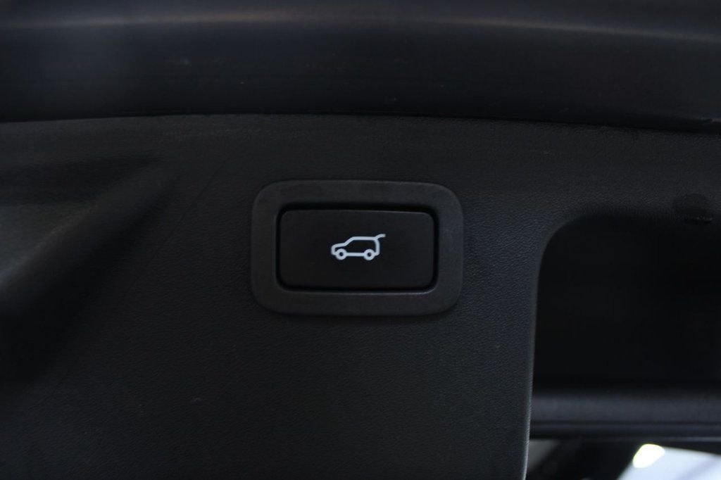 Used Land Rover Discovery Sport 2018 for sale - 76105596: Photo 15