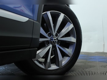 Used Volkswagen T-Roc 2021 for sale - 79530082: Photo