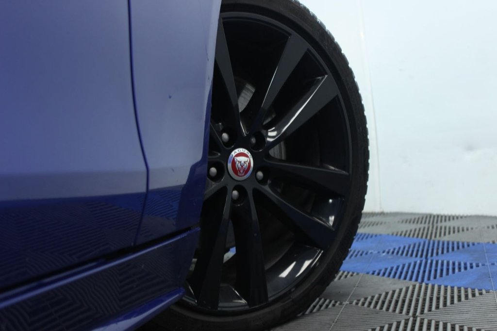 Used Jaguar XE 2020 for sale - 77177947: Photo 3