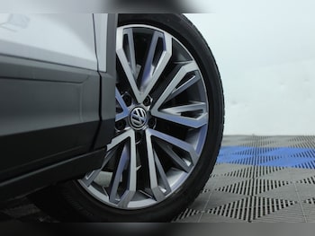 Used Volkswagen T-Roc 2018 for sale - 77218635: Photo